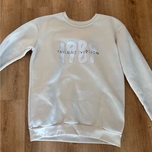 Amazon Cream Taylor Swift Sweatshirt with 1989 Design
